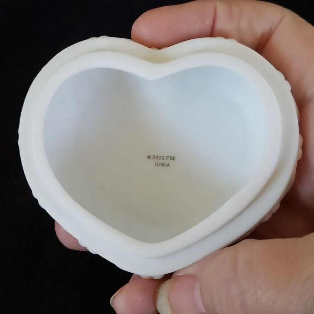 2003 Precious Moments Club Exclusive Porcelain Trinket Box Heart Shaped #111768